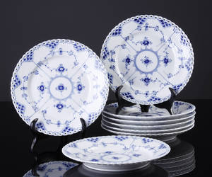 Musselmalet Helblonde tallerkner, porcelæn. Kgl.P. 8