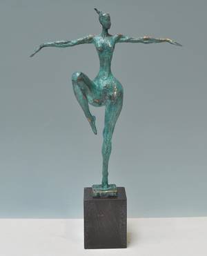 Abstrakt figur af grønpatineret bronce