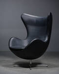 Arne Jacobsen. Lænestol, model 3316 i sort læder 