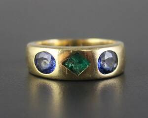 Smaragdring mit Saphiren