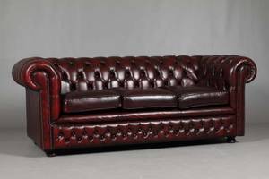 Emperial Chesterfield, trepersoners sofa, betrukket med læder.