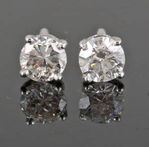 Earrings in 18kt  set with brilliant cut diamonds 0.60 