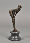 Broncefigur i form af kvinde