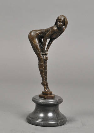 Broncefigur i form af kvinde