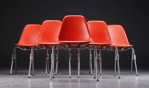 Charles Eames. Sæt på seks skalstole, orange, to slags underslet medfølger 6