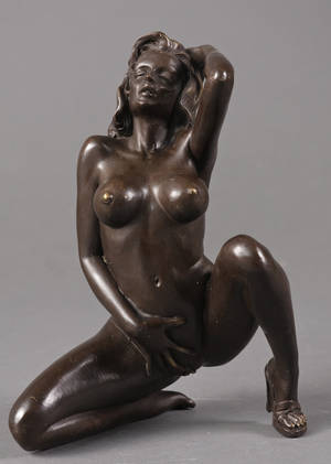 Erotisk bronzefigur, knælende kvinde  
