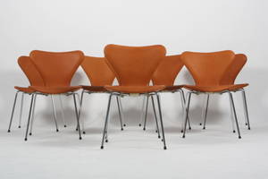 Arne Jacobsen. Sæt på otte stole model 3107. 8