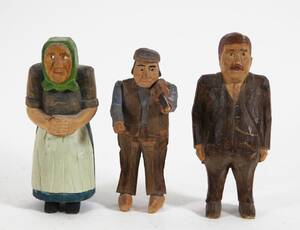 Träskurna och bemålade figurer 3st, 1900-talets första hälft