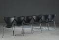 Arne Jacobsen. Seks syverstole model 3107, sort læder 6 