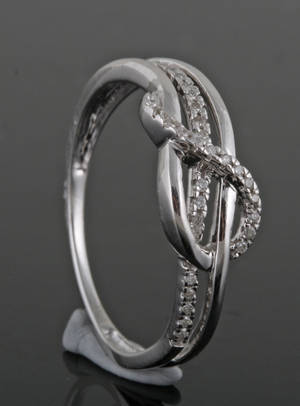 Ring set with diamonds approx. 0.08ct.