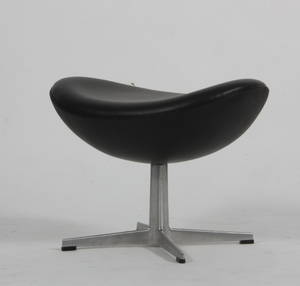 Arne Jacobsen. Skammel til Ægget, model 3127 