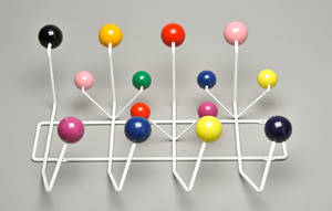 Charles  Ray Eames. Hang It All knagerække