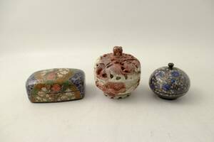 Askar, orientaliska. 3 i lack en i sten