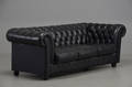 3-pers.sofa med sort læder, Chesterfieldstil, 19002000-tallet