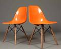 Charles Eames. Sæt på to skalstole, model DSW 2 