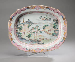 Stort firsidet famille rose fad af porcelæn