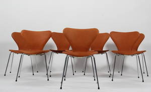 Arne Jacobsen. Sæt på otte stole model 3107. 8