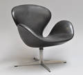 Arne Jacobsen. Svanen. Hvilestol, model 3320 med gammel fod