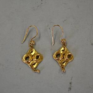 2 guldörhängen 18 K