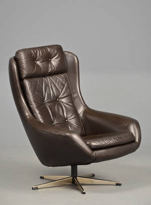 H. W. Klein. Lænestol på drejesokkel, 1960-70erne