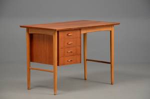 Dansk møbelproducent. Skrivebord i teak og bøg, 1950erne