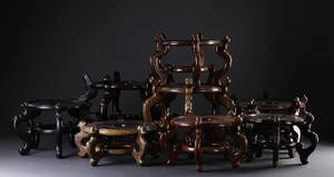 Otte div. stands af orientalsk træ 8