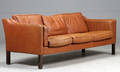 Dansk møbelproducent. 3-pers. sofa, mellembrunt læder