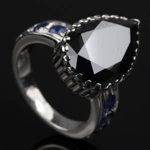 Diamant og safir ring.