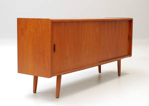 Dansk Møbelproducent. Lav skænk i teak.