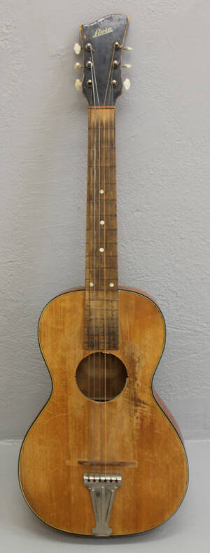 Akustisk gitarr, Levin, bandlös