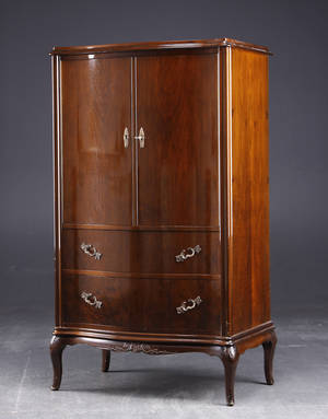 Sølvtøjsskab, nøddetræ