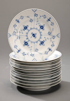 Kgl. P. Tolv musselmalede frokosttallerkener nr. 178 12