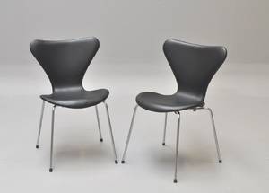 Arne Jacobsen. Par stole Syveren, model 3107, senere ombetrukket 2 