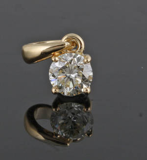 Pendant in 18kt set with brilliant cut diamond approx. 0.37ct