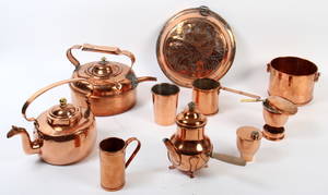 Samling kobber. To grukedler, kander, si m.m. 11