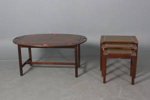 Butlers tray samt indskudsborde i militarystil. 2