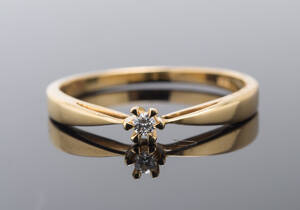 Solitairering med brillant på ca. 0.04 ct, 14 kt. guld