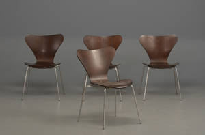 Arne Jacobsen. Sæt på tre stole samt en reservedelsstol, Syveren, model 3107 4
