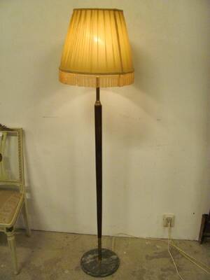 GOLVLAMPA STENFOT, STÄLLBAR