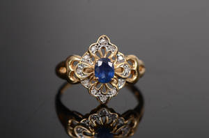 Guldring med safir och diamanter i 18k