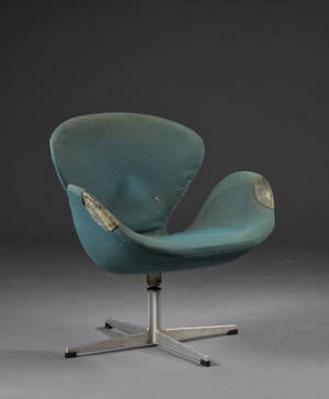 Arne Jacobsen. Svanen lænestol, model 3320 