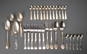 En samling div. sølv. Vægt 900 g. 31
