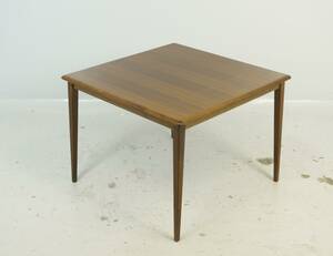 Soffbord i mörk teak.