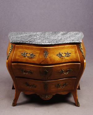 Byrå med stenskiva, rokokostil