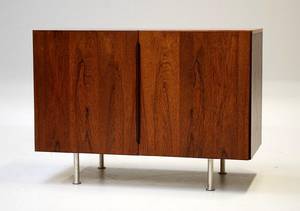 Dansk møbelproducent. Skænk i palisander.