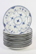 Royal Copenhagen  Kgl. Porcelæn Musselmalet. Halvblonde tallerkner, nr. 572 12