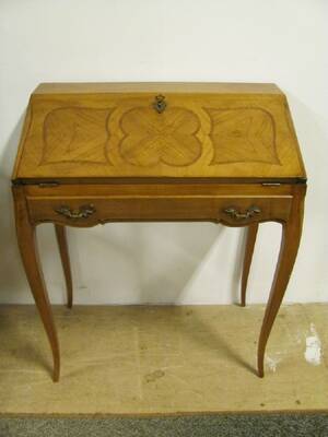 LITEN DAMSEKRETÄR INTARSIA H 83 L 66 DJUP 39 CM