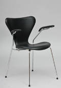 Arne Jacobsen 1902 - 1971. Armstol, model 3207, sort læder