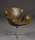 Arne Jacobsen. Svanen, lænestol, model 3320 med grønt læder