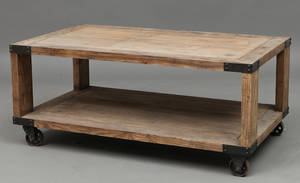 Retangulært rustikt sofabord i elmetræ.